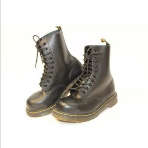 Doc Marten’s Black Leather Boot Size 6, Ten eye